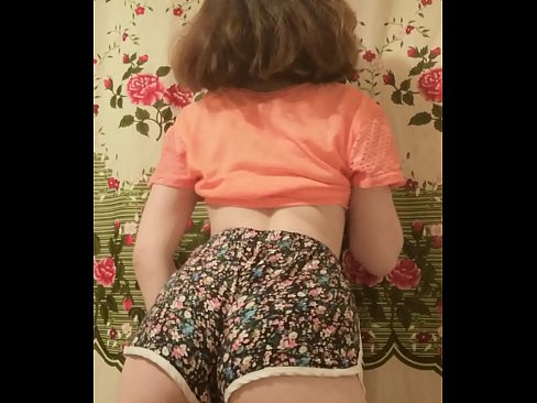 ❤️ Sexy junges Babe zieht ihre Shorts vor der Kamera aus Fucking video bei de.com-porn-zog.ru ️❤